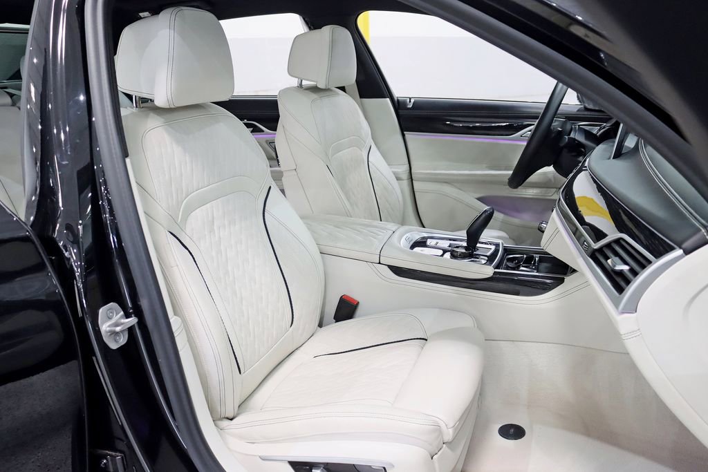 Used 2022 BMW ALPINA B7 xDrive w/ Luxury Rear Seating Package image 34