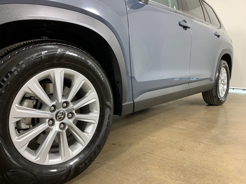 Used 2025 Toyota Grand Highlander AWD image 2