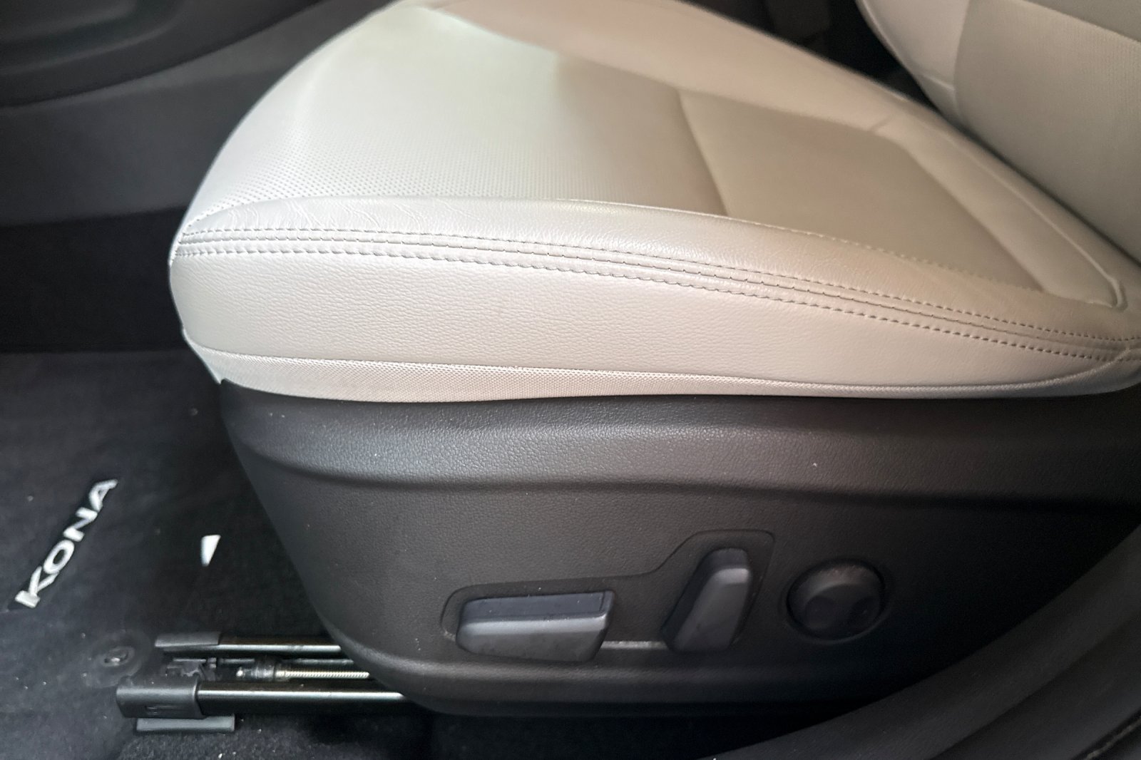Used 2023 Hyundai Kona Limited AWD/4WD image 15