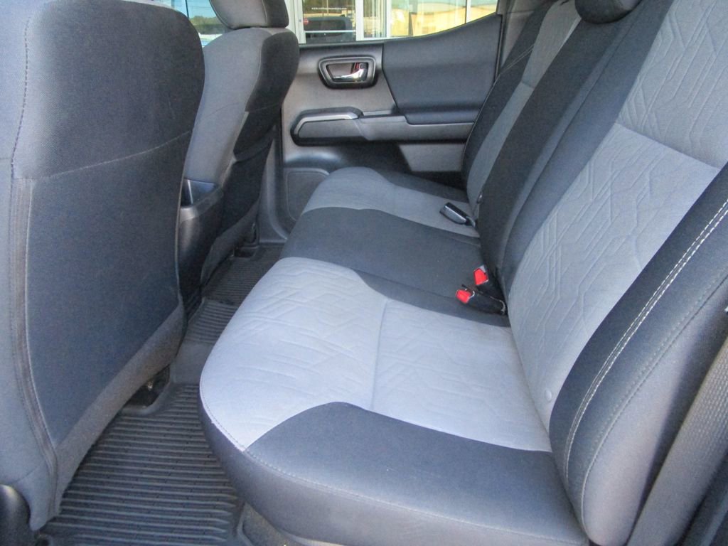 Used 2022 Toyota Tacoma TRD Off-Road image 20