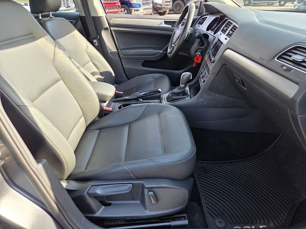 Used 2015 Volkswagen Golf S FWD image 19