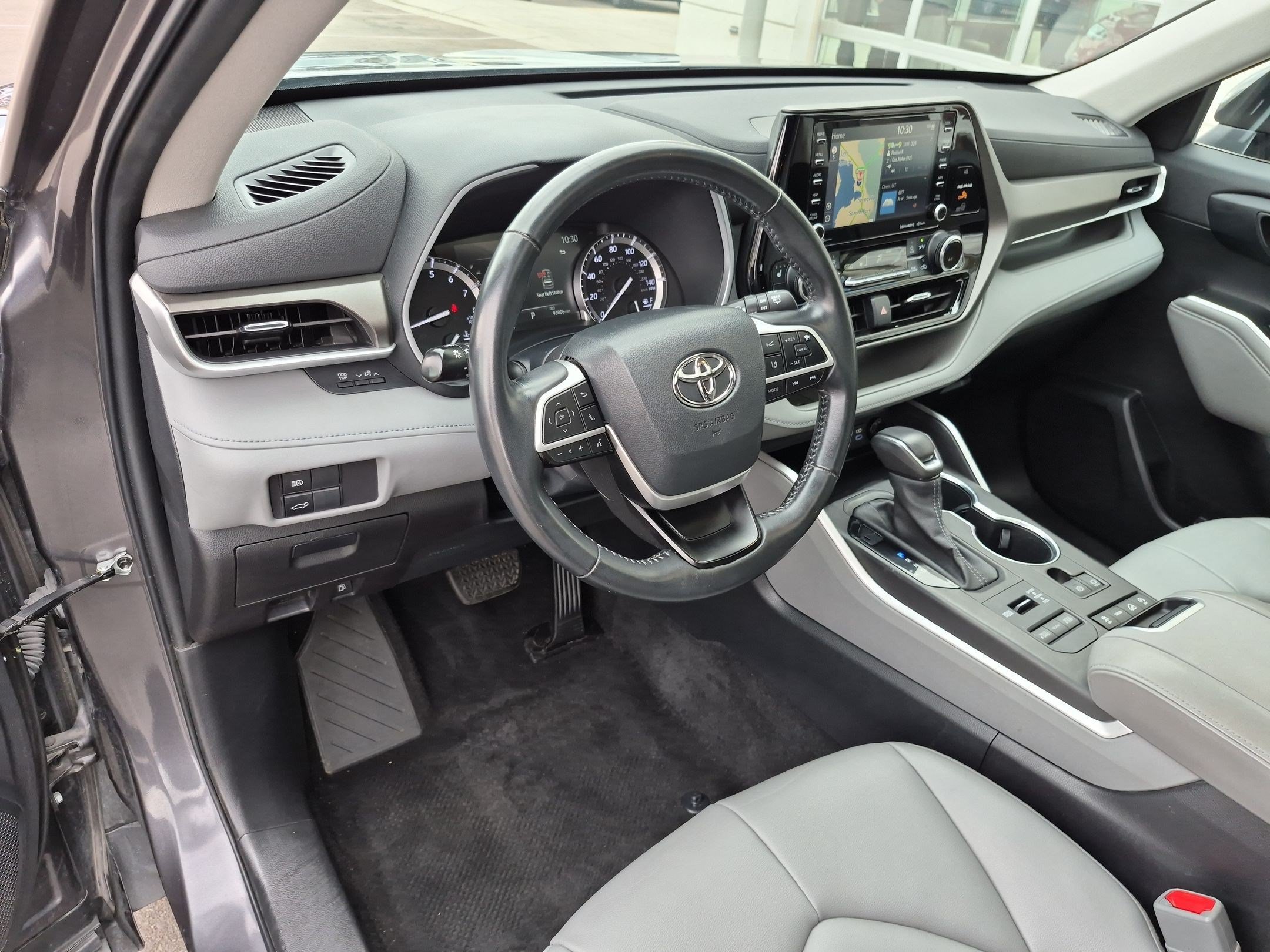 Used 2022 Toyota Highlander XLE AWD/4WD image 16