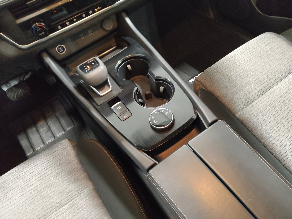 Used 2023 Nissan Rogue SV image 26