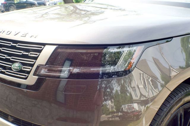 Used 2025 Land Rover Range Rover Long Wheelbase SE AWD/4WD image 10