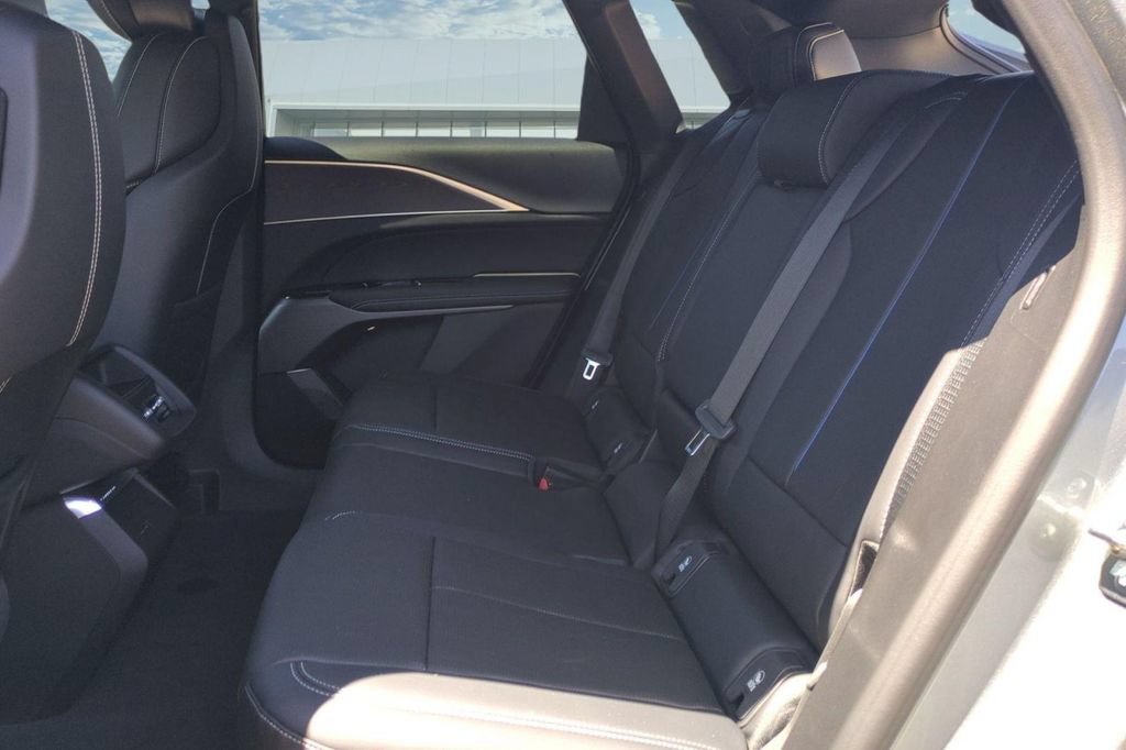 New 2026 Cadillac Lyriq Luxury AWD/4WD image 13
