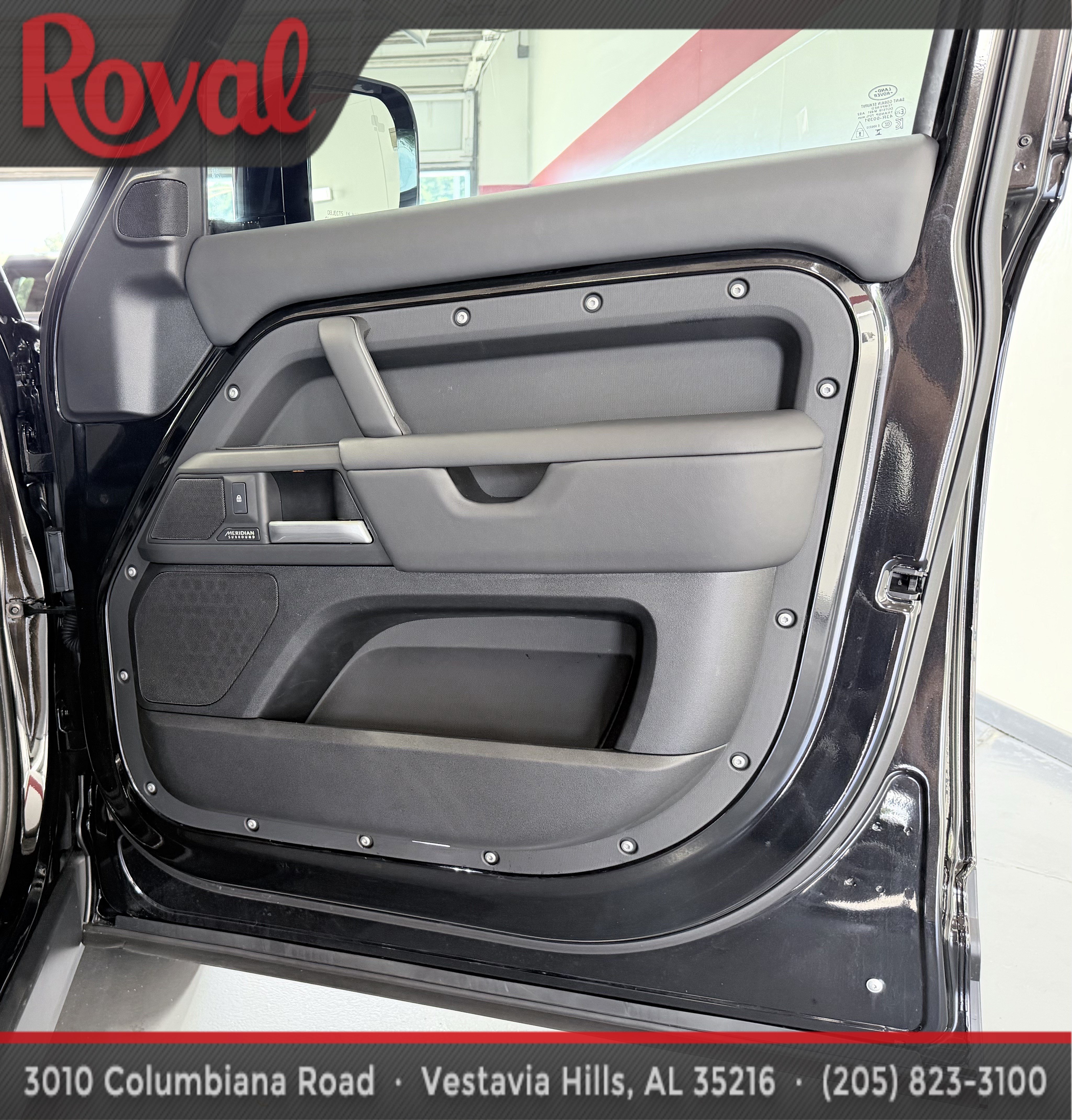 Used 2025 Land Rover Defender 110 X-Dynamic SE AWD/4WD image 13