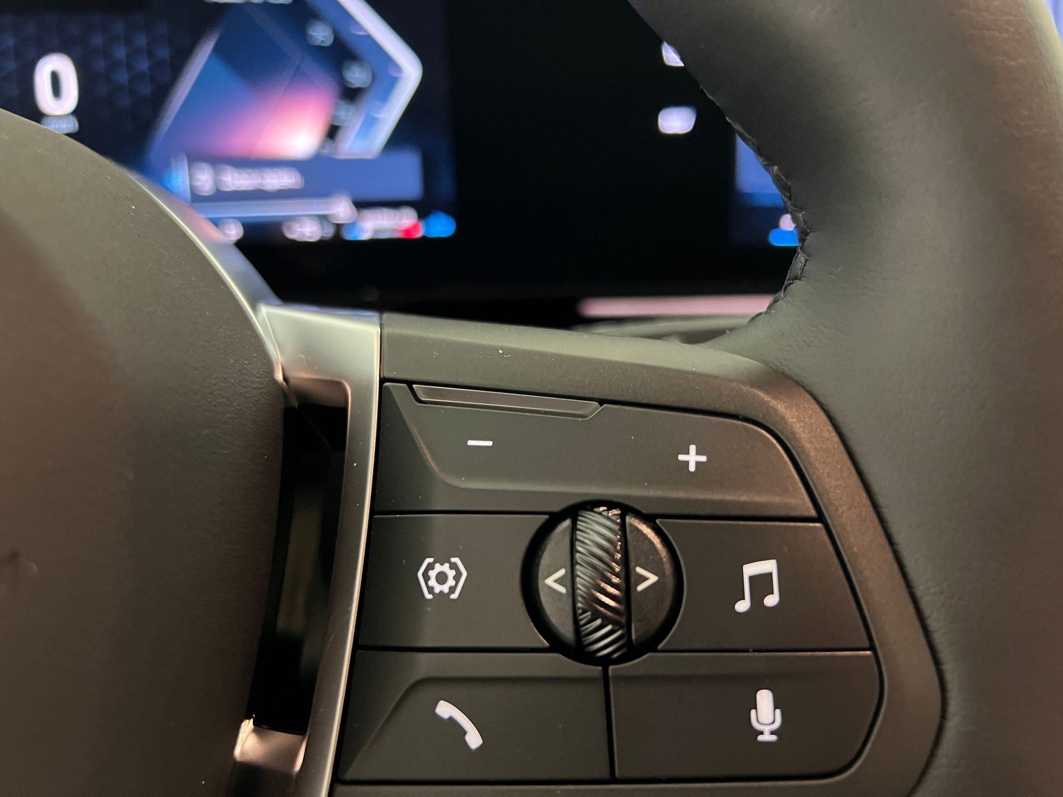 Used 2025 BMW X2 xDrive28i w/ Premium Package AWD/4WD image 25