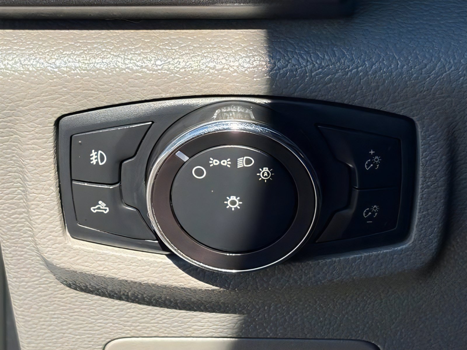 Used 2018 Ford F150 XLT w/ Equipment Group 302A Luxury AWD/4WD image 19