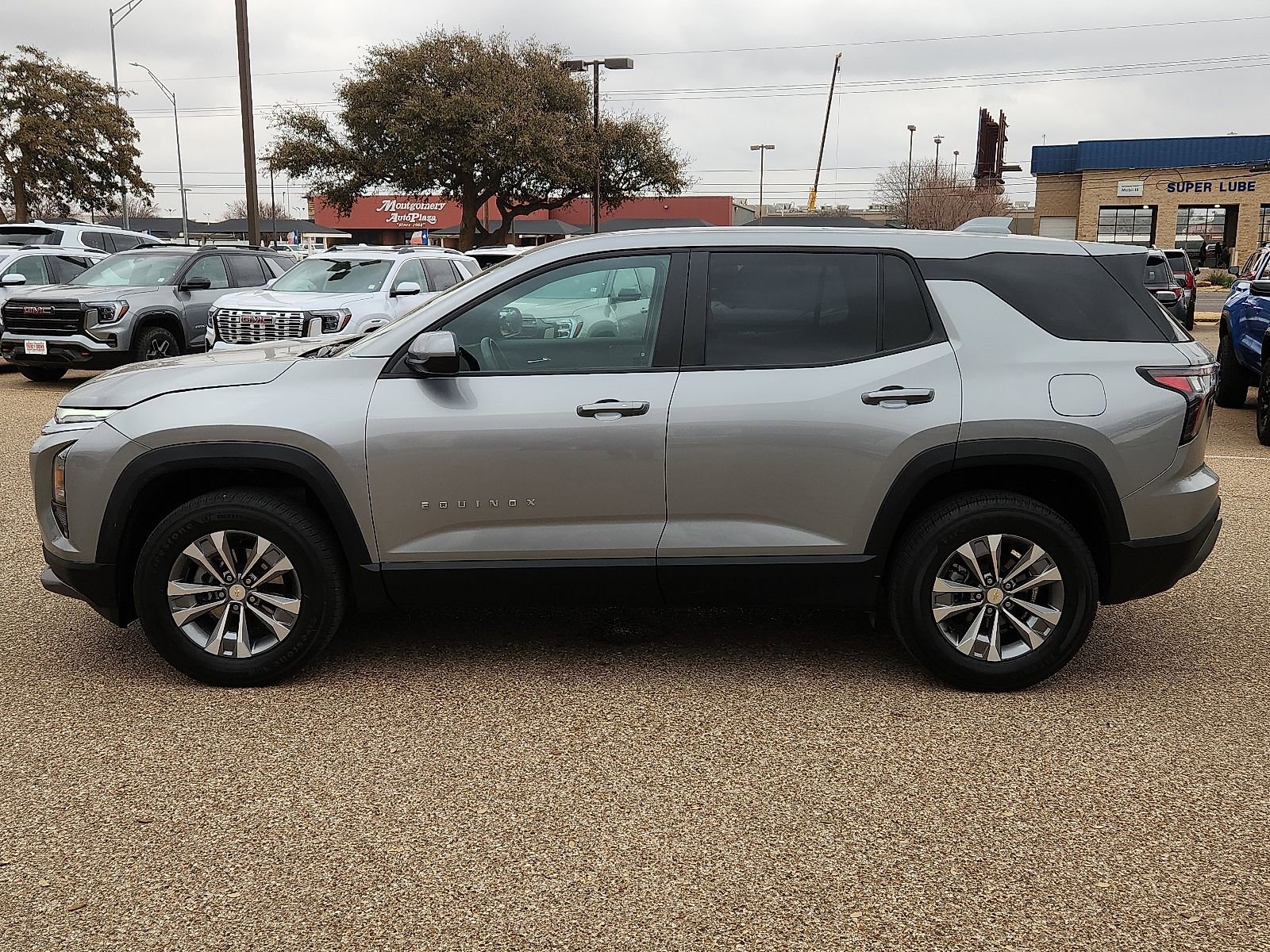 Used 2025 Chevrolet Equinox LT image 2