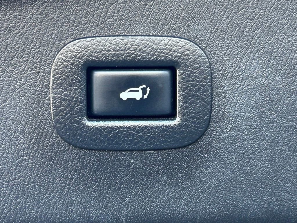 Used 2015 INFINITI QX80 4WD w/ Deluxe Technology Package image 29