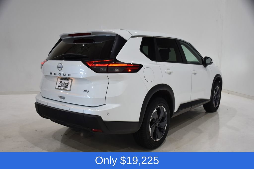 Used 2024 Nissan Rogue SV image 4