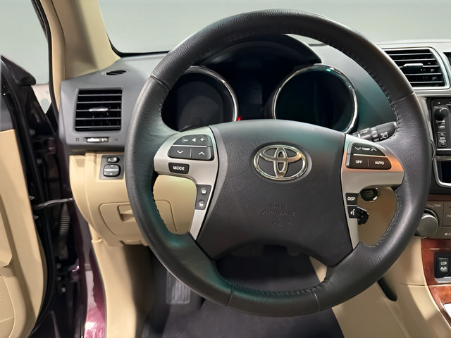 Used 2013 Toyota Highlander Limited AWD/4WD image 17