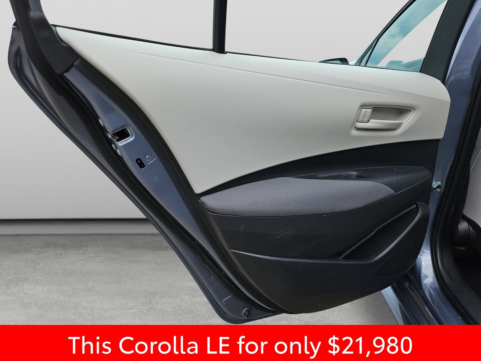 Used 2023 Toyota Corolla LE FWD image 35