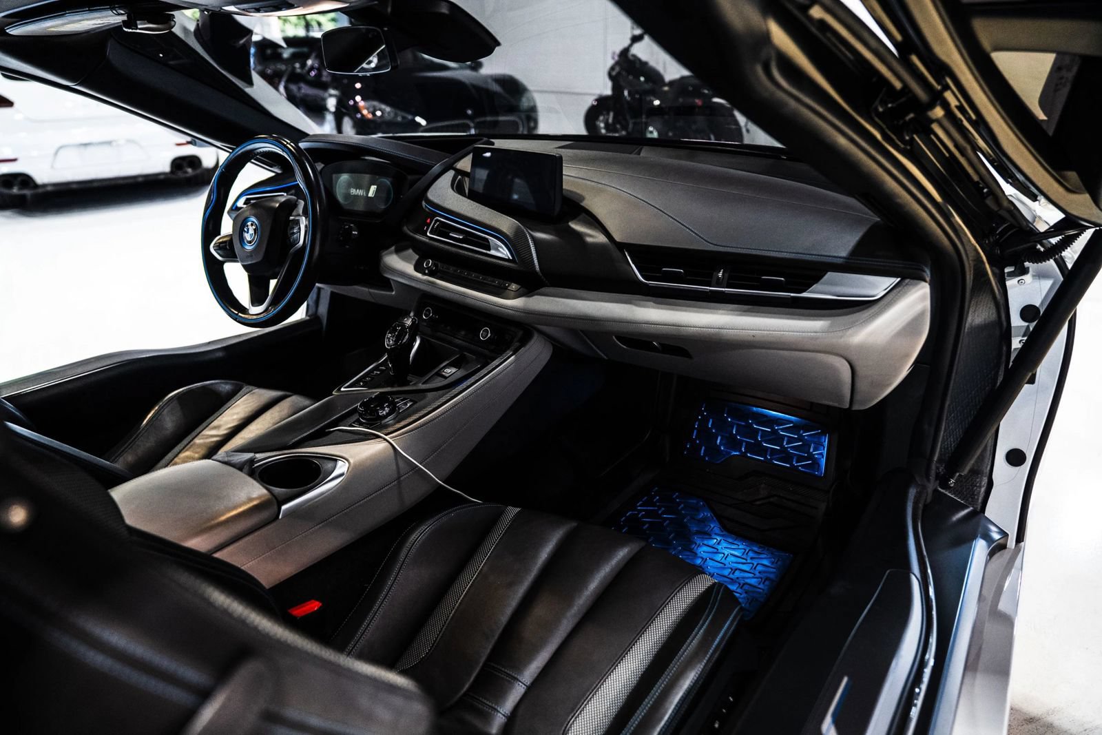 Used 2019 BMW i8 Roadster AWD/4WD image 17