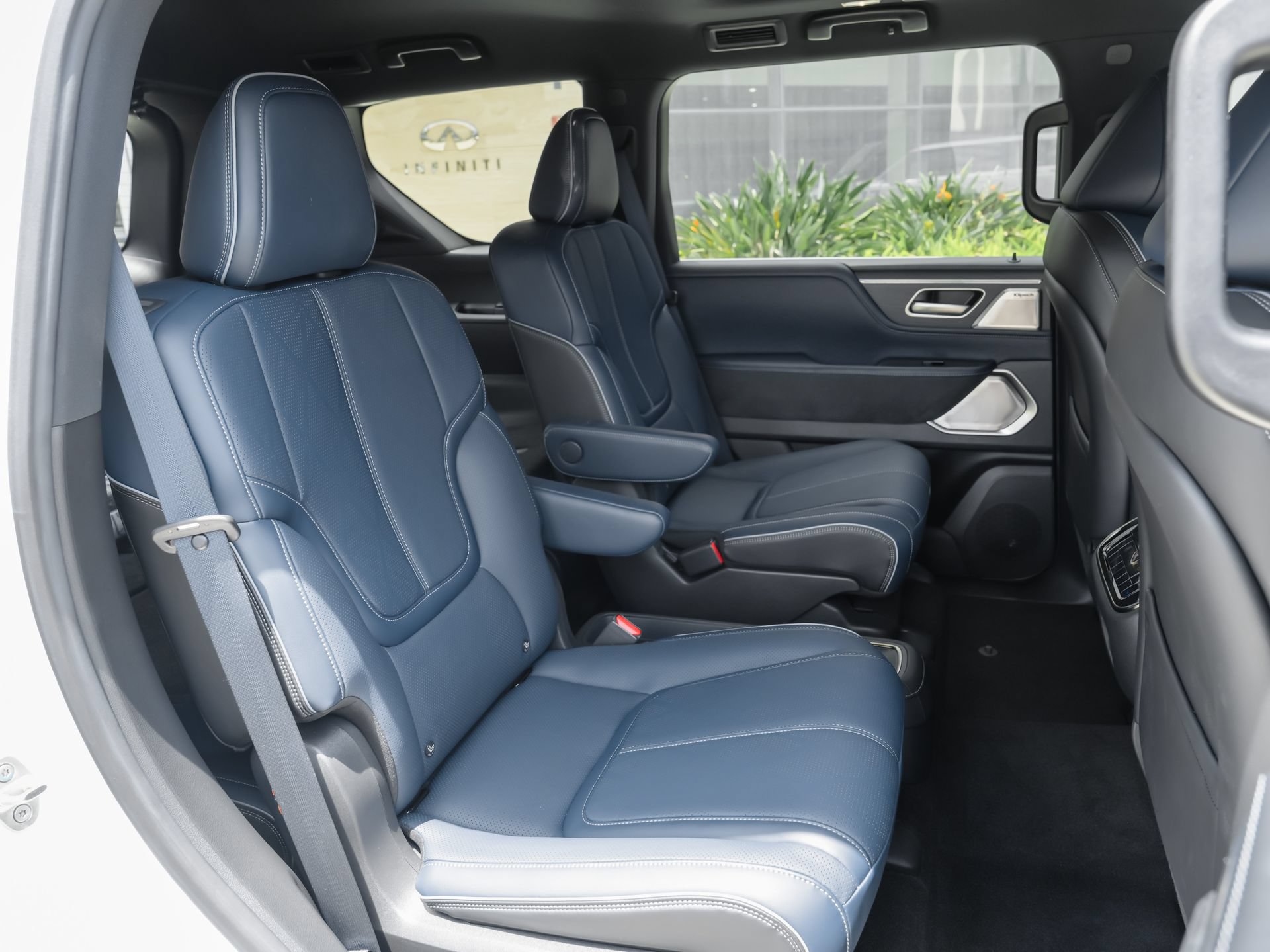 Certified 2026 INFINITI QX80 4WD w/ Sport Exterior Package image 36