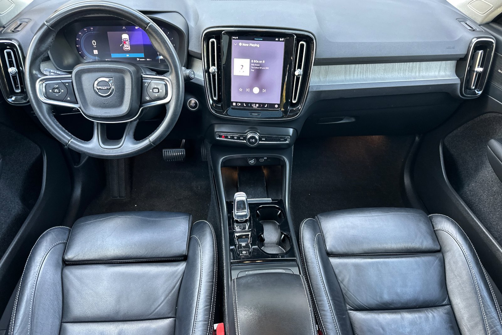 Used 2023 Volvo XC40 B4 Ultimate FWD image 15