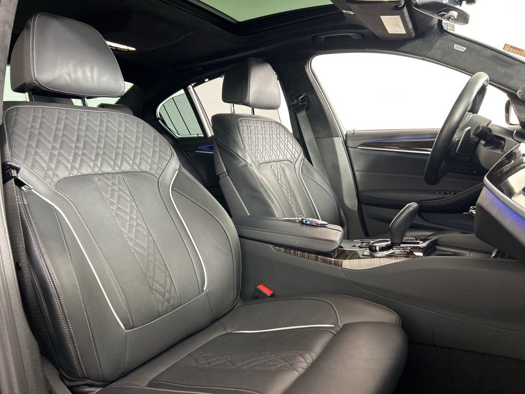 Used 2022 BMW M550i xDrive image 44