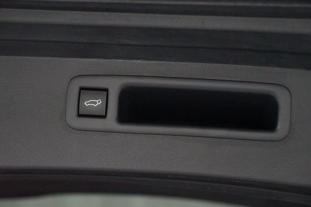 Certified 2024 Toyota Highlander LE FWD image 35