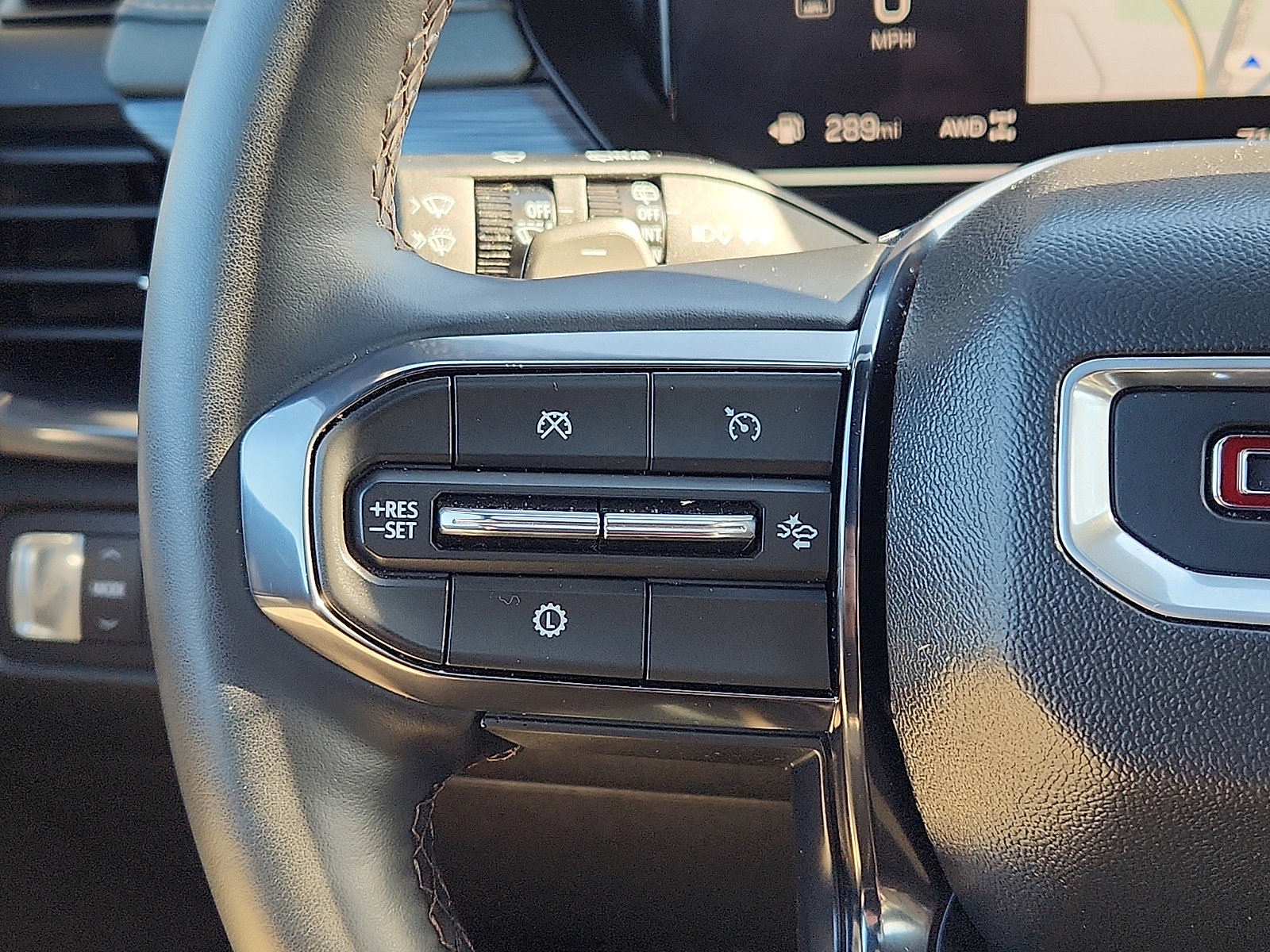 Used 2025 GMC Acadia AT4 image 23