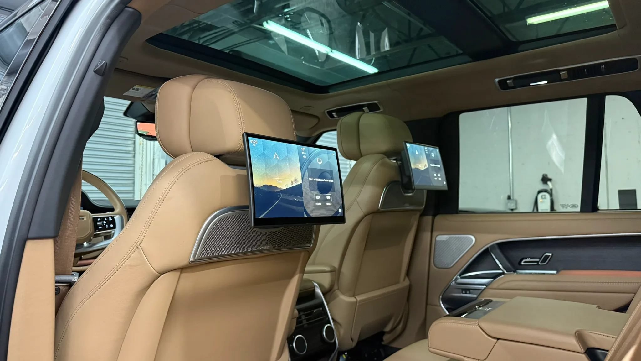 Used 2024 Land Rover Range Rover Autobiography AWD/4WD image 8