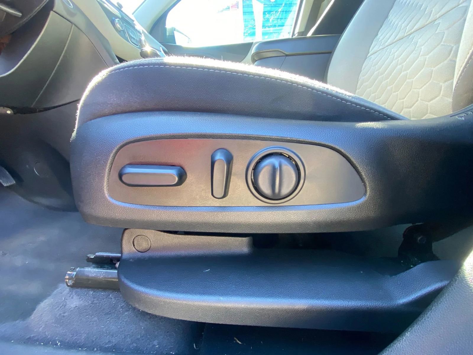 Used 2021 Chevrolet Equinox LS image 13