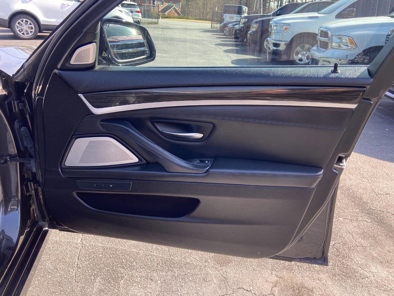 Used 2016 BMW 550i Sedan image 26