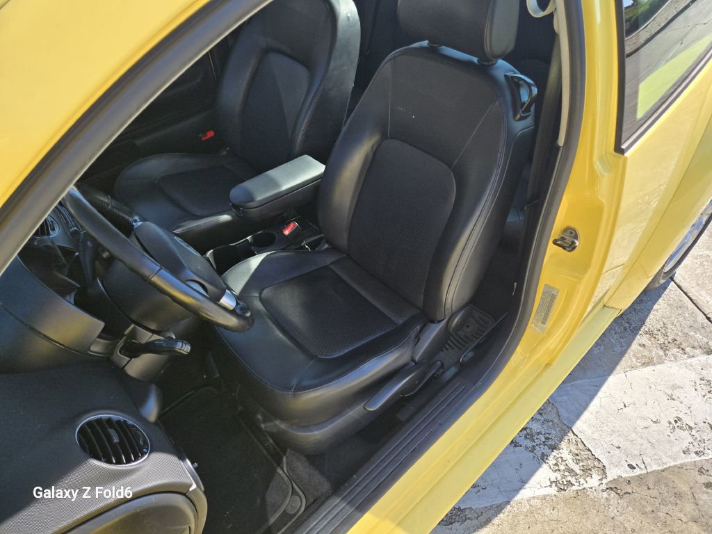 Used 2009 Volkswagen Beetle S image 7