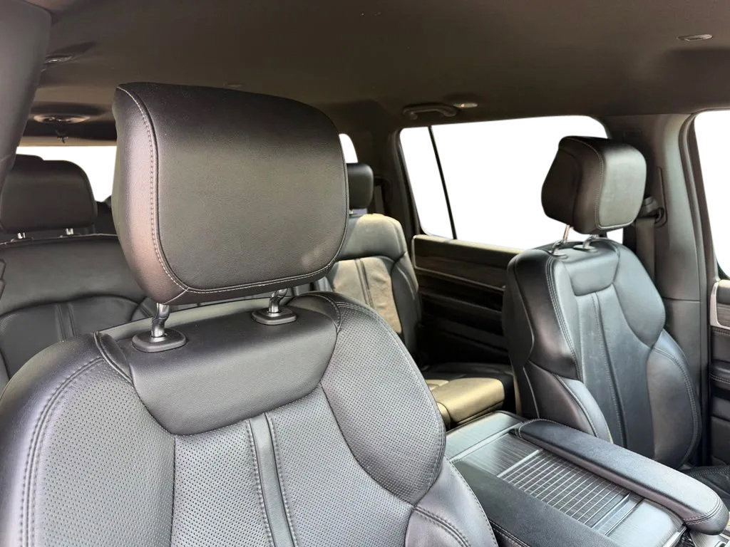 Used 2024 Jeep Wagoneer L Series II w/ Flexible Seating Group AWD/4WD image 27