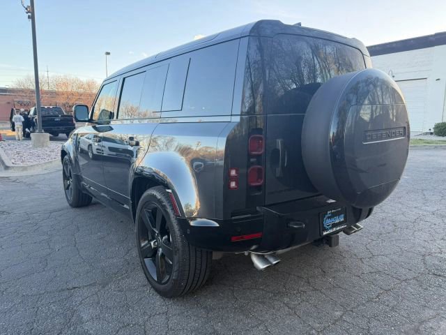 Used 2025 Land Rover Defender 110 X-Dynamic SE image 3