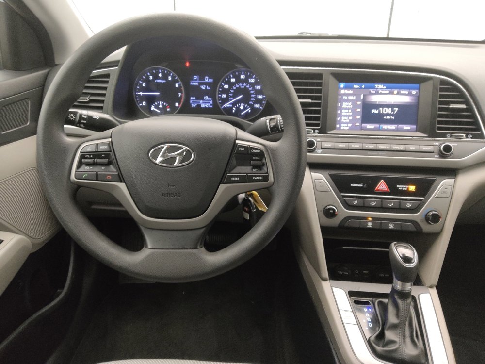 Used 2017 Hyundai Elantra SE image 22