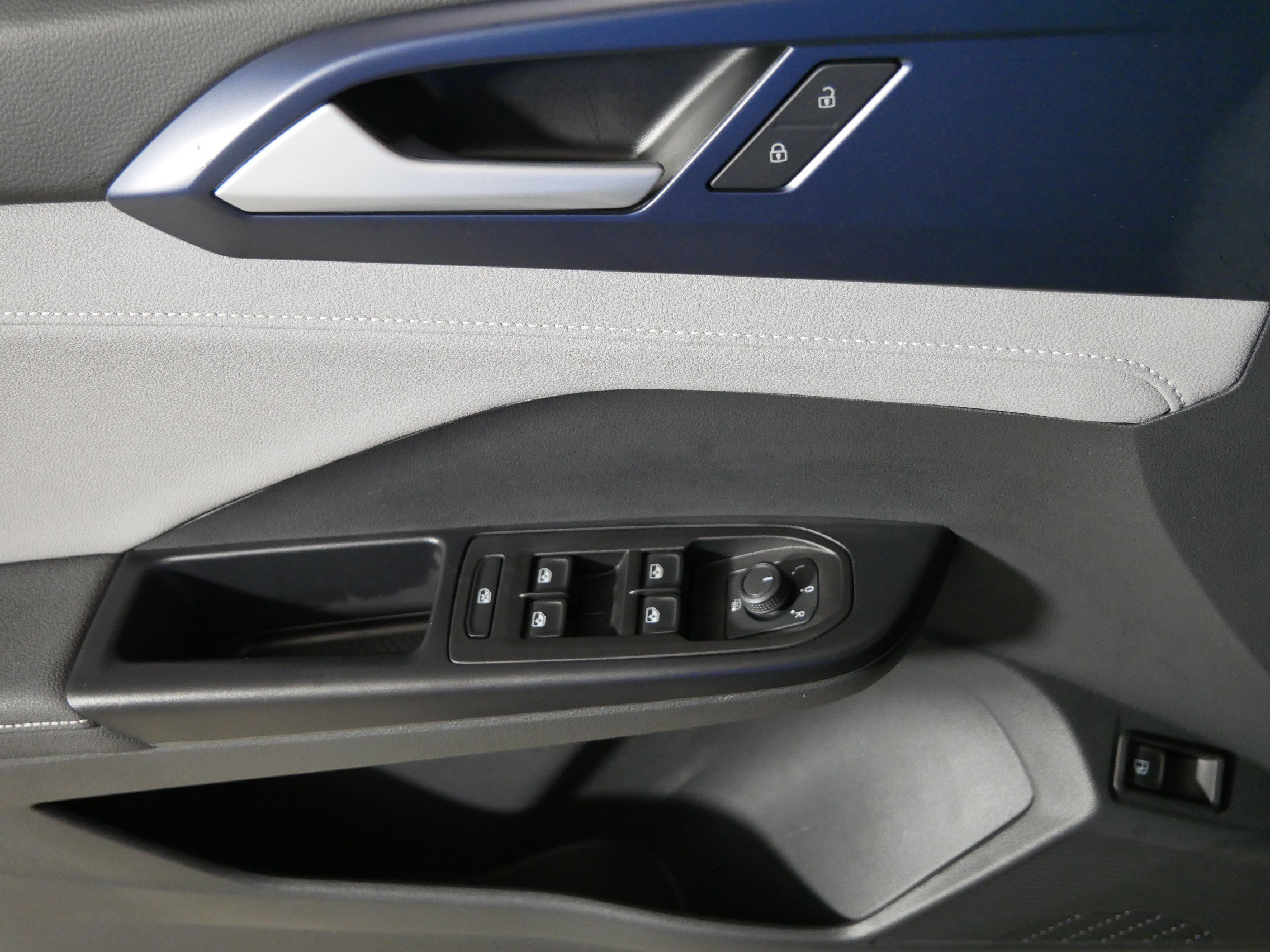 Used 2024 Volkswagen Taos SE image 19