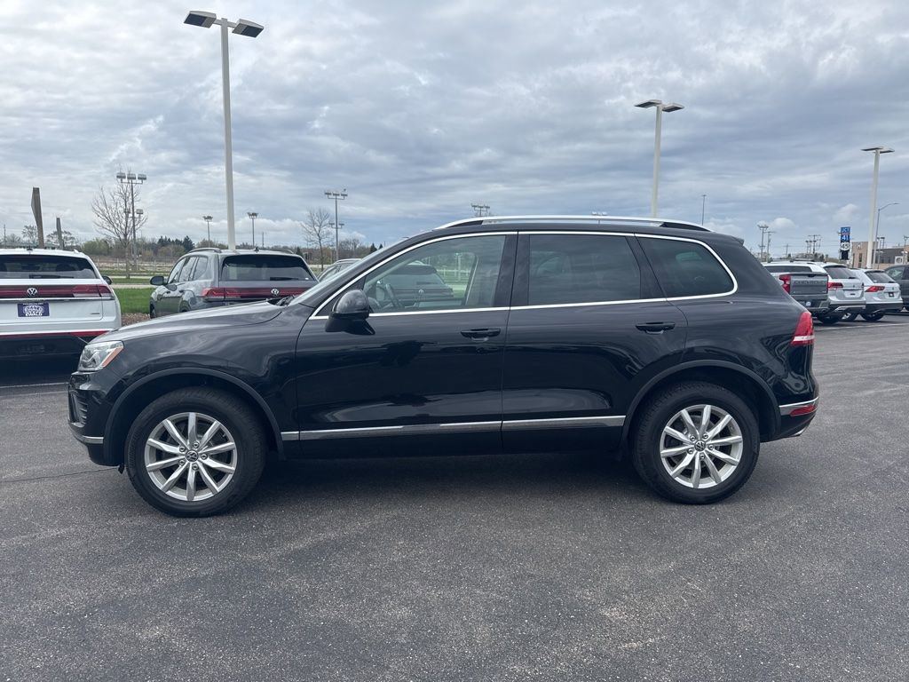 Used 2017 Volkswagen Touareg Sport AWD/4WD image 4