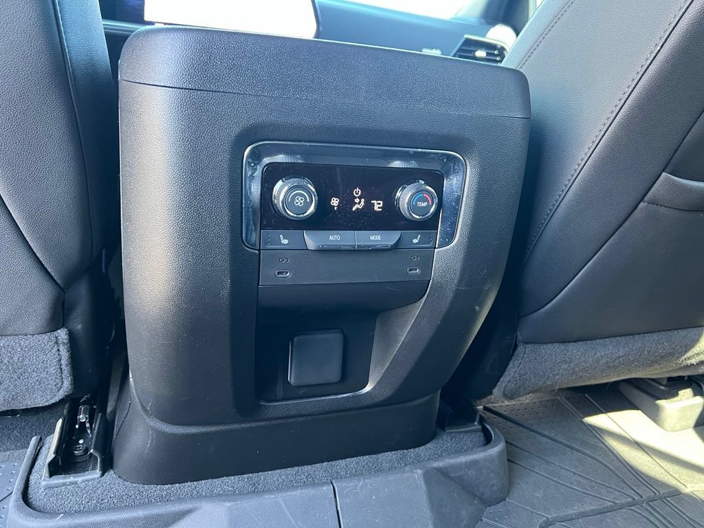 Used 2025 Chevrolet Tahoe High Country AWD/4WD image 19