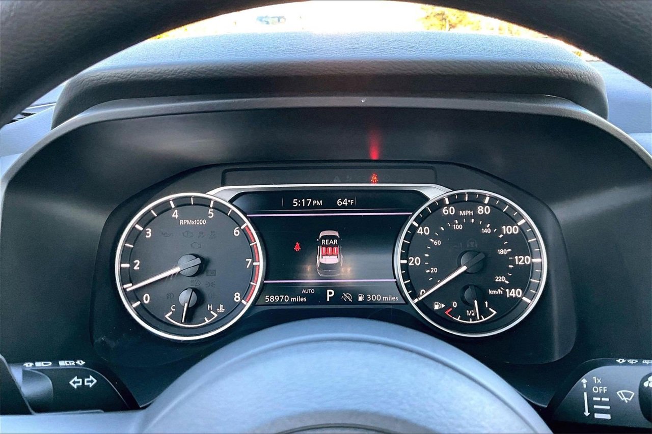 Used 2024 Nissan Rogue SV image 9