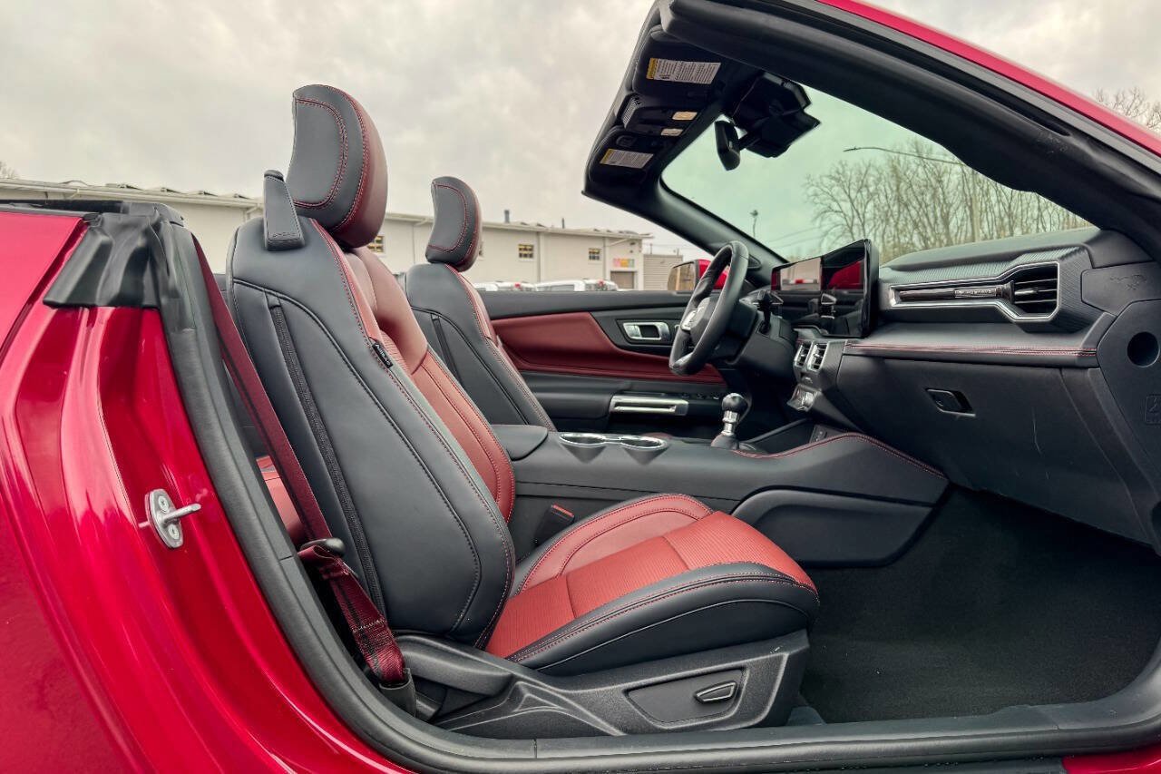 Used 2025 Ford Mustang GT Premium image 17