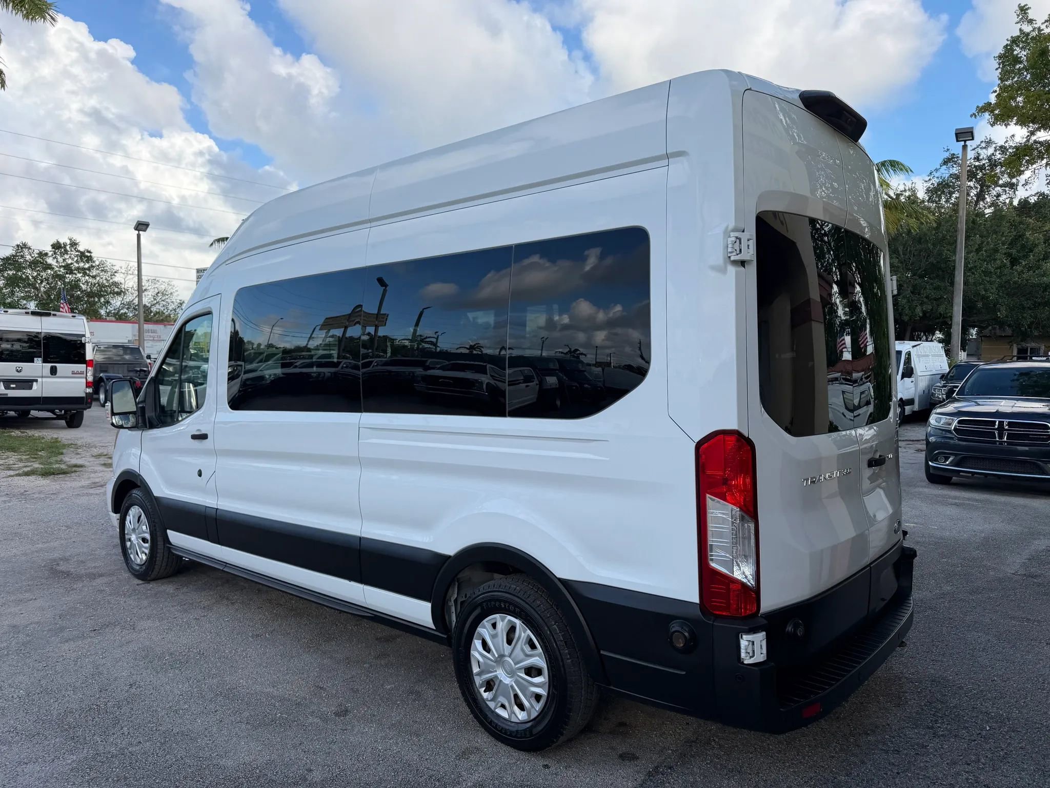 Used 2020 Ford Transit 350 XLT RWD image 4