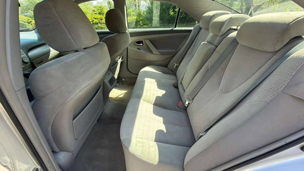 Used 2011 Toyota Camry LE FWD image 26