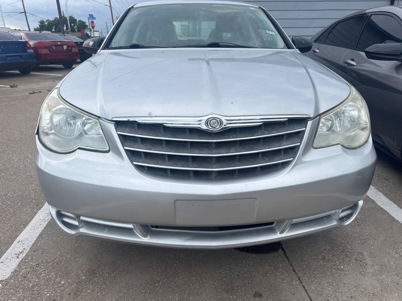 Used 2010 Chrysler Sebring Touring FWD image 2