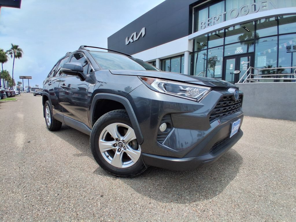 Used 2021 Toyota RAV4 XLE w/ Convenience Package AWD/4WD image 1