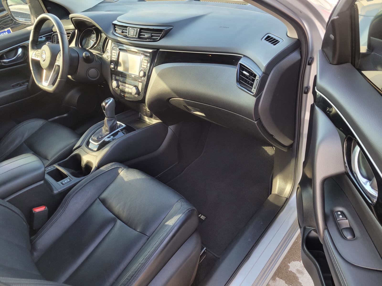 Used 2017 Nissan Rogue Sport SL w/ SL Premium Package image 22