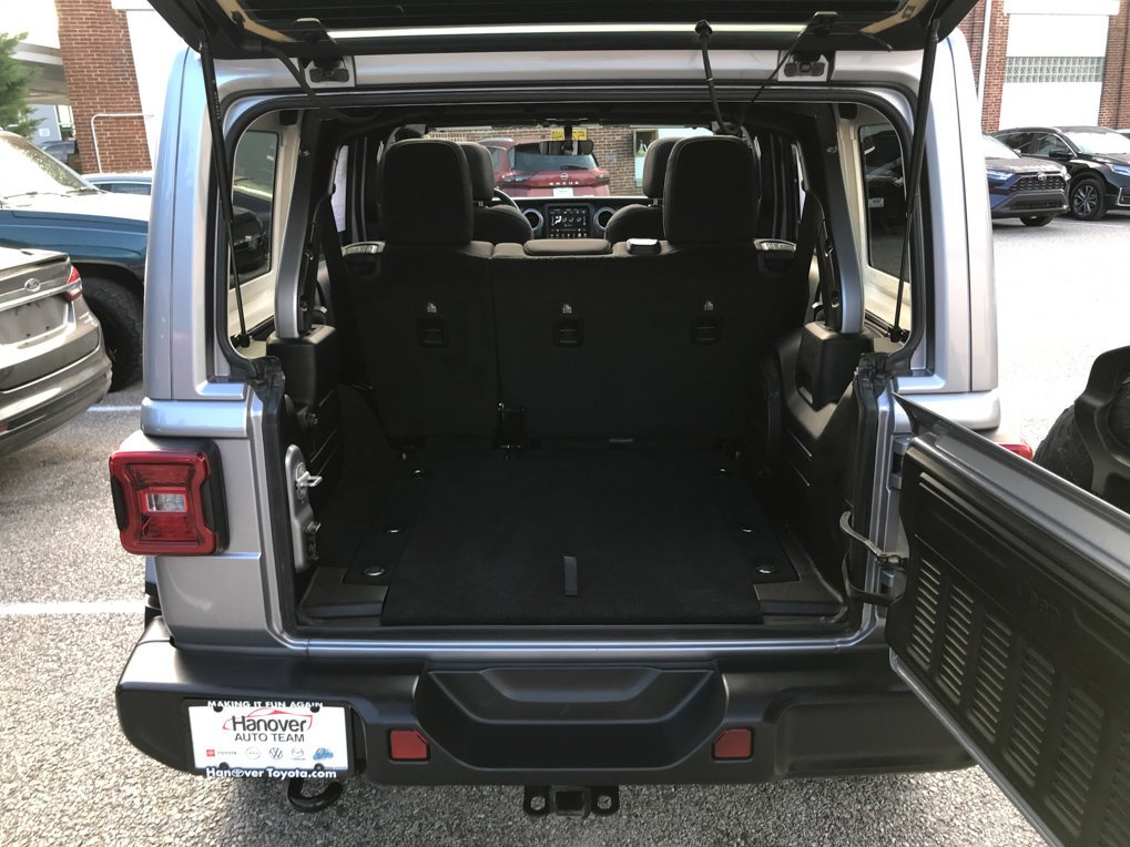 Used 2019 Jeep Wrangler Unlimited Sahara image 29