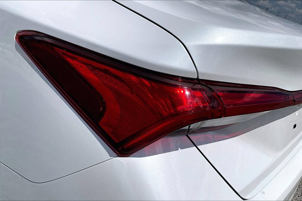 Used 2019 Toyota Avalon Limited w/ Advanced Safety Package FWD image 28