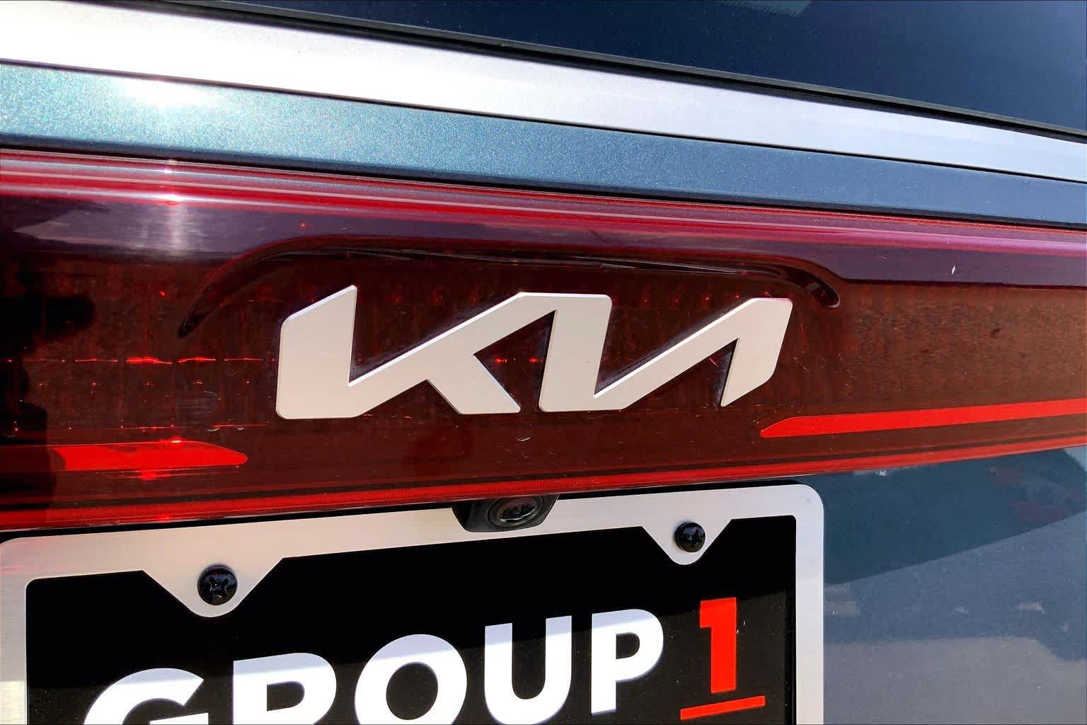 Used 2022 Kia Carnival EX FWD image 33