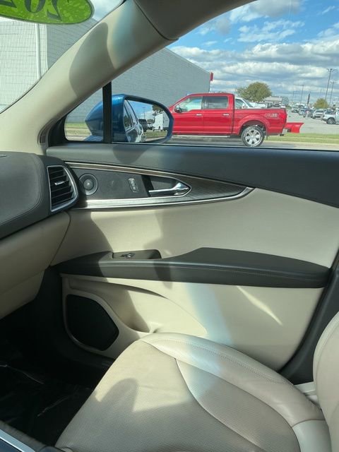 Used 2020 Lincoln Nautilus Reserve image 14