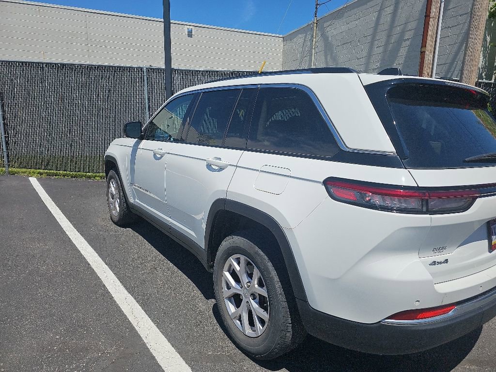 Used 2022 Jeep Grand Cherokee Limited AWD/4WD image 7