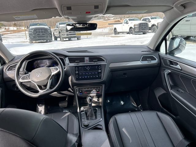 Used 2023 Volkswagen Tiguan SE image 9