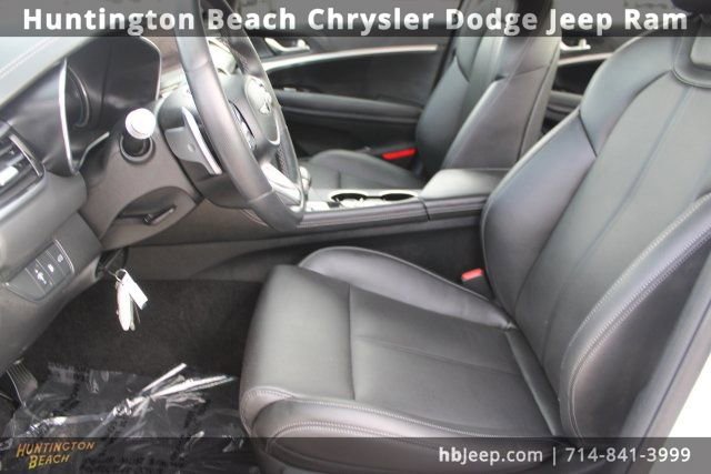 Used 2025 Genesis G70 2.5T image 32