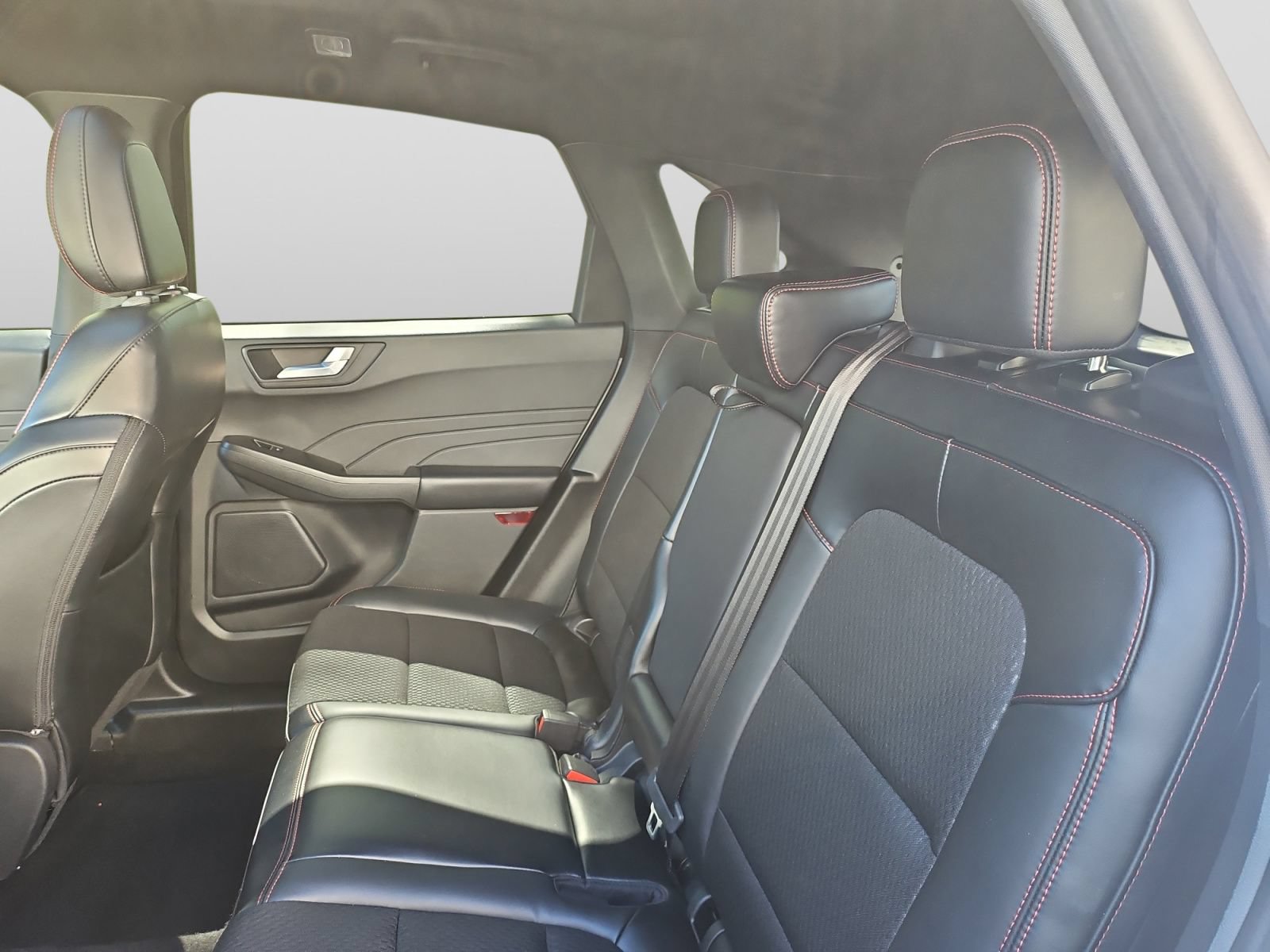 Used 2025 Ford Escape ST-Line w/ Tech Pack #1 FWD image 43