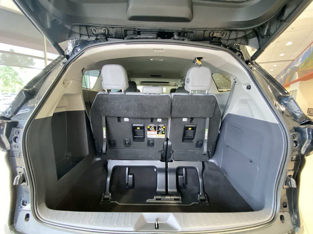 Used 2024 Toyota Sienna XLE AWD/4WD image 27