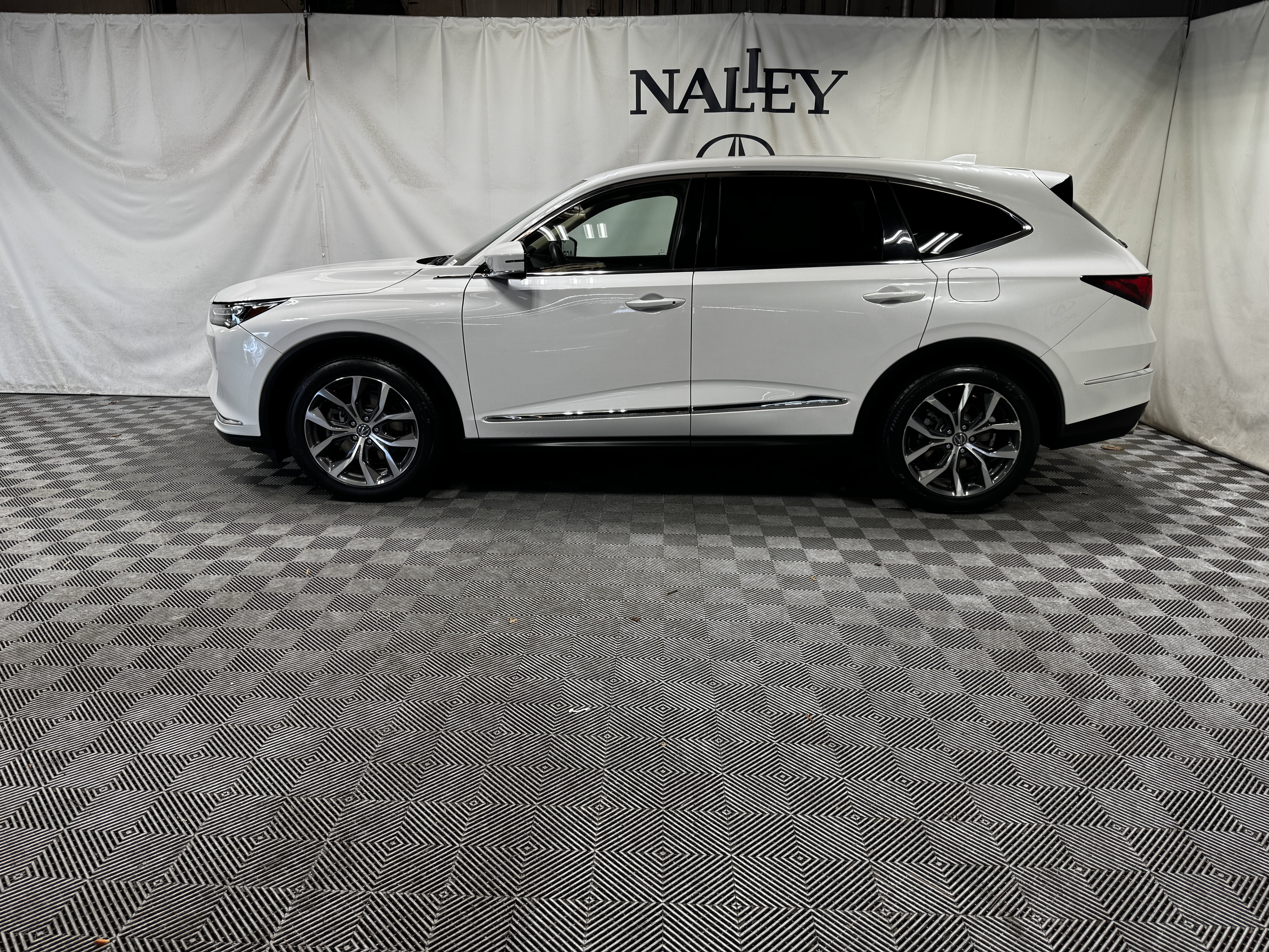 Used 2022 Acura MDX w/ Technology Package FWD image 6